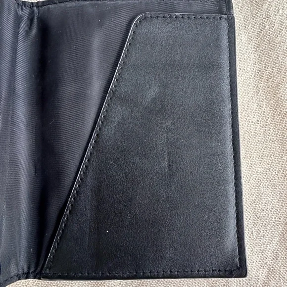 Victoria's Secret Black & White Striped Card Wallet with Gold Heart - Picture 3 of 5